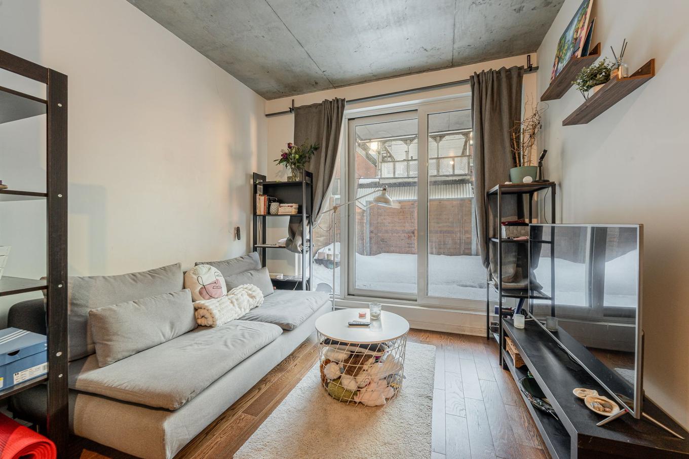 Living room - 102-1205 Rue Mackay, Montréal (Ville-Marie), QC - Indoor Photo Showing Living Room