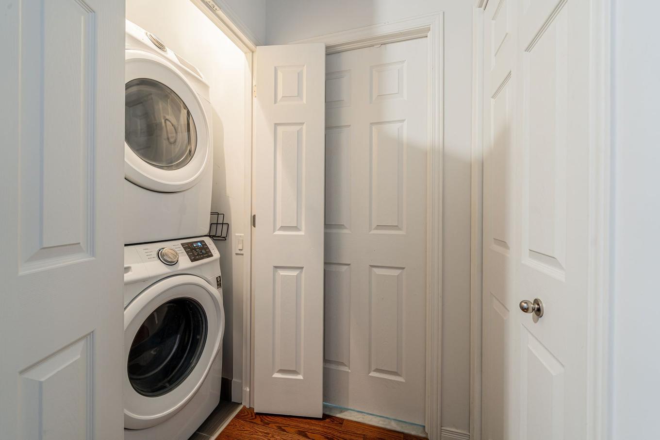 Laundry room - 102-1205 Rue Mackay, Montréal (Ville-Marie), QC - Indoor Photo Showing Laundry Room