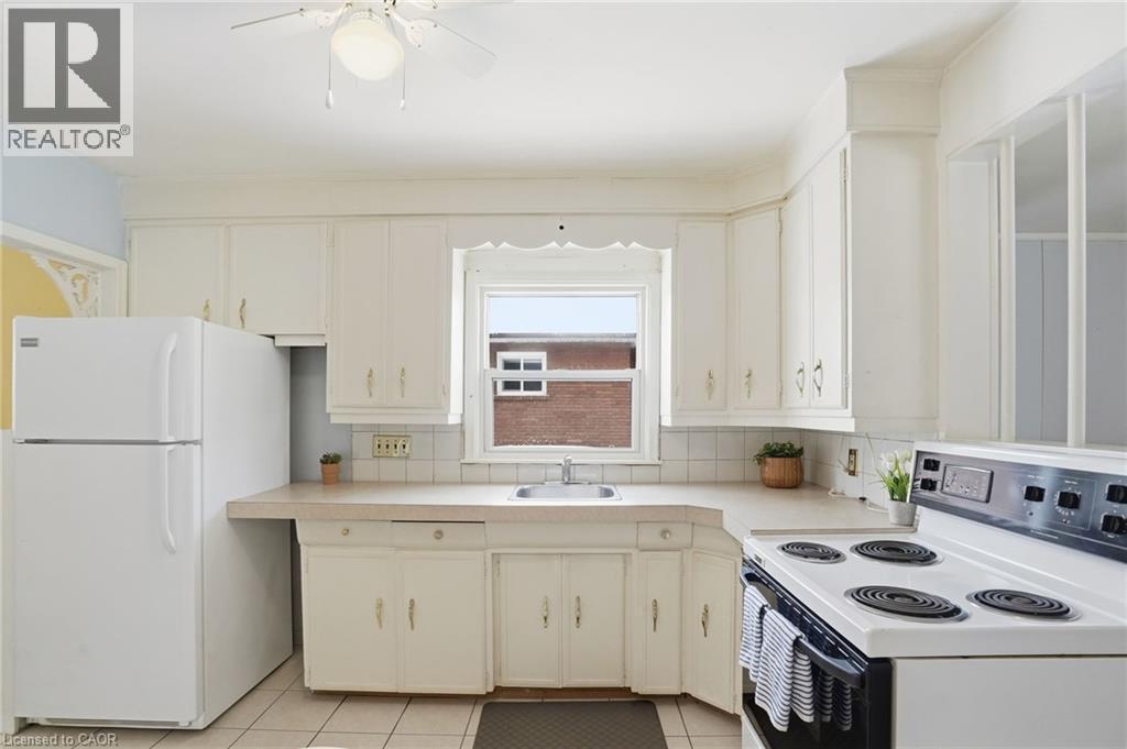363 Limeridge Road E, Hamilton, ON - Indoor Photo Showing Kitchen