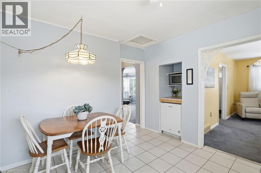 363 Limeridge Road E, Hamilton, ON - Indoor Photo Showing Dining Room