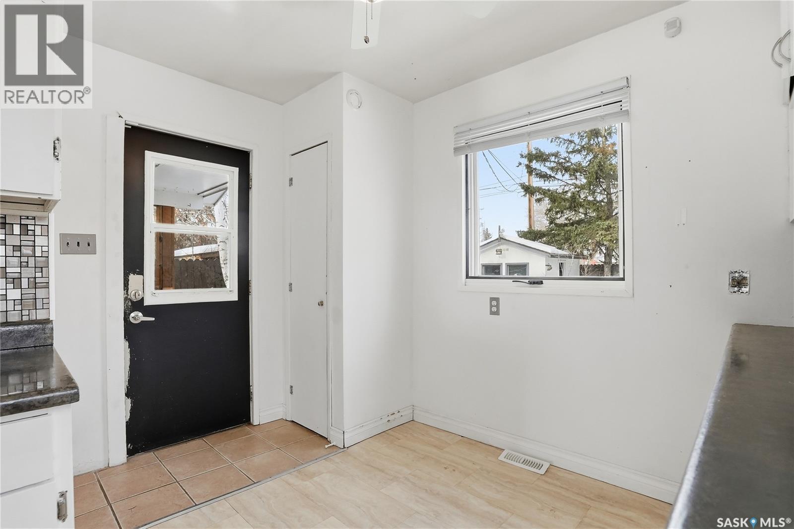 10 Connaught Place, Saskatoon, SK - Indoor Photo Showing Other Room