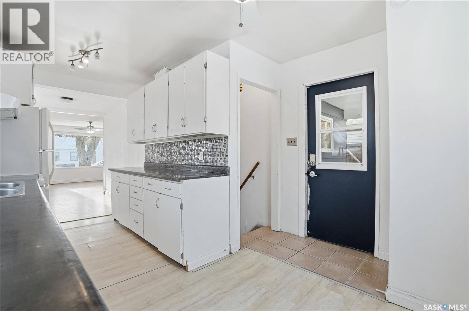 10 Connaught Place, Saskatoon, SK - Indoor