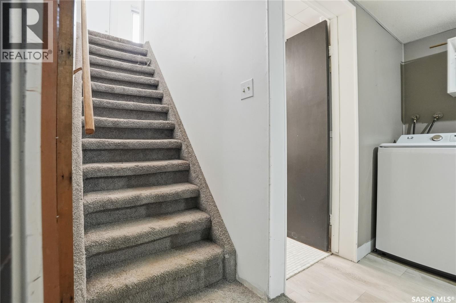 10 Connaught Place, Saskatoon, SK - Indoor