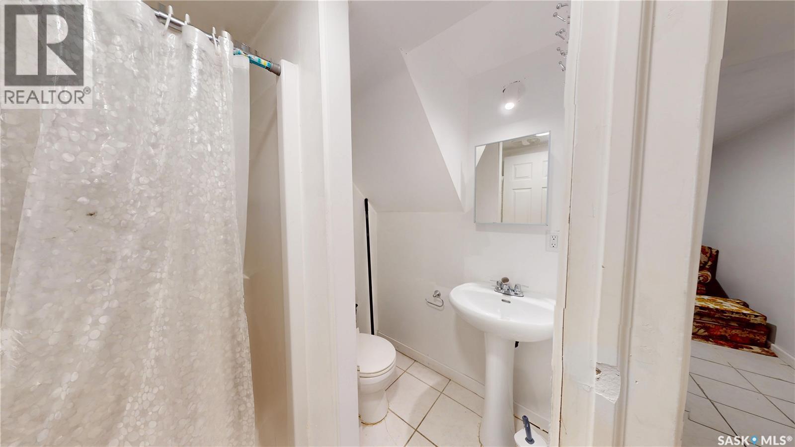 3114 7Th Street E, Saskatoon, SK - Indoor Photo Showing Bathroom
