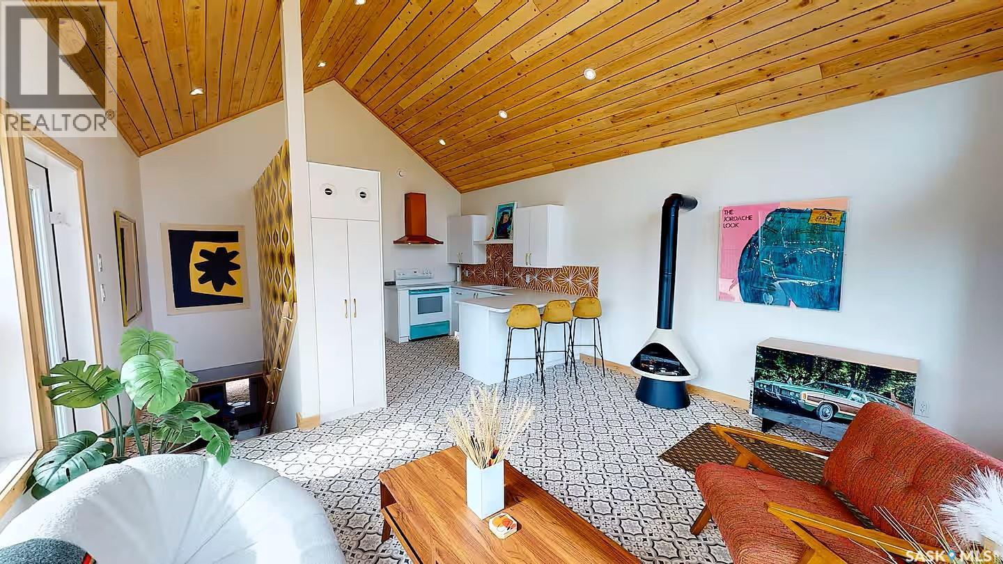 6 Moki Bay, Kenosee Lake, SK - Indoor