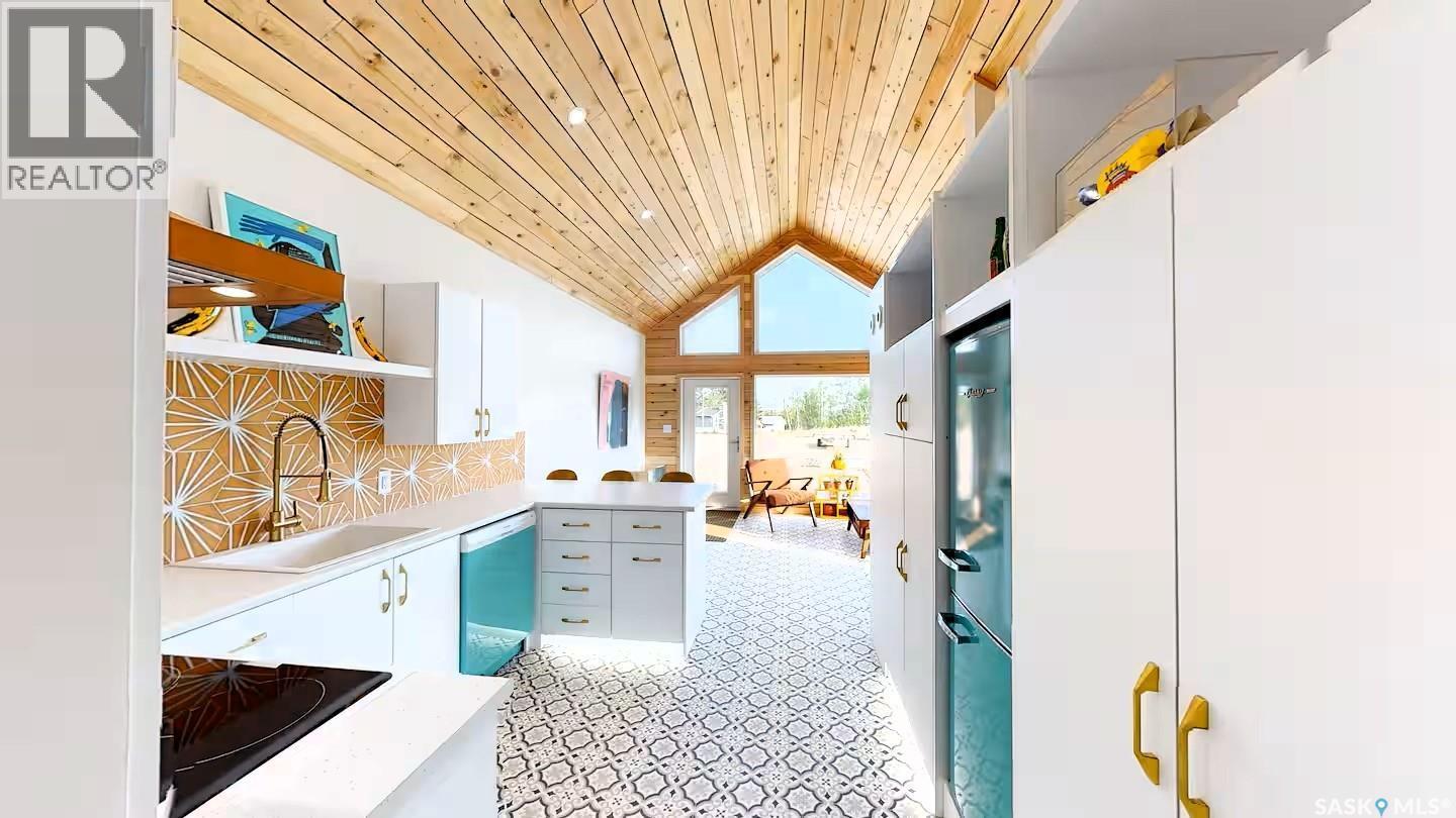 6 Moki Bay, Kenosee Lake, SK - Indoor