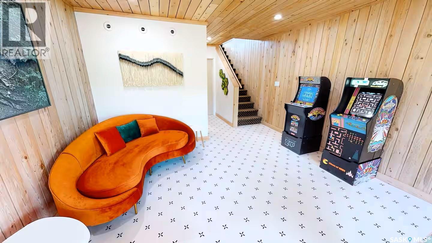 6 Moki Bay, Kenosee Lake, SK - Indoor