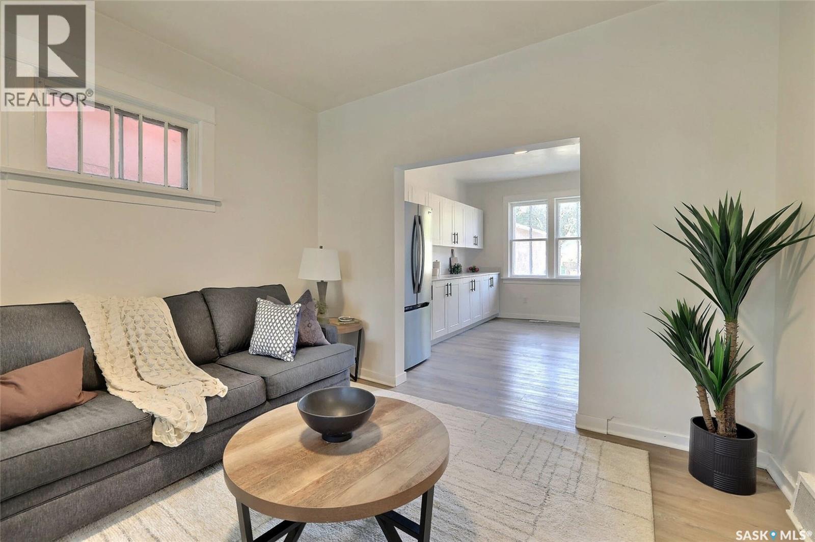 2050 Toronto Street, Regina, SK - Indoor Photo Showing Living Room