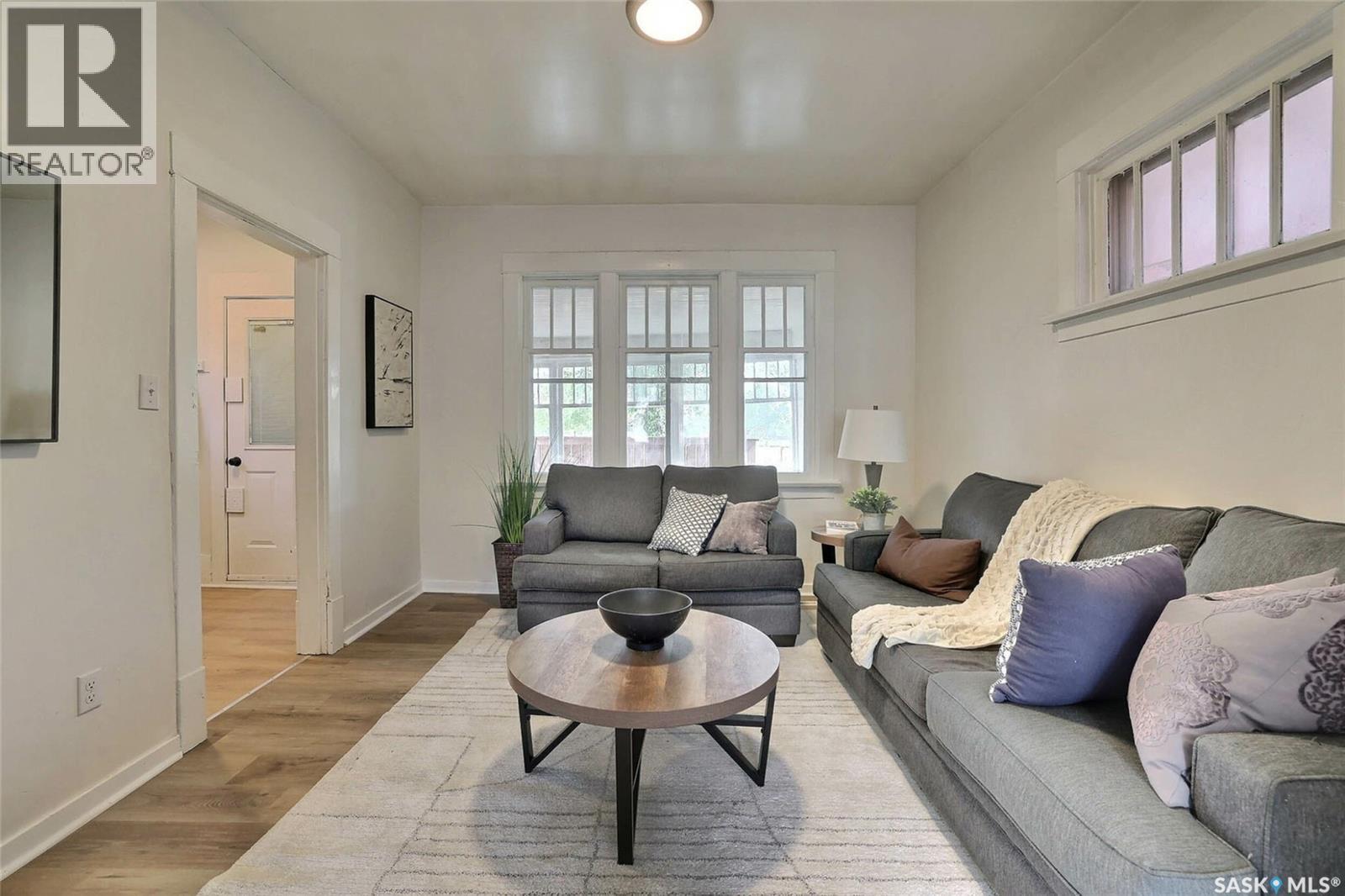 2050 Toronto Street, Regina, SK - Indoor Photo Showing Living Room