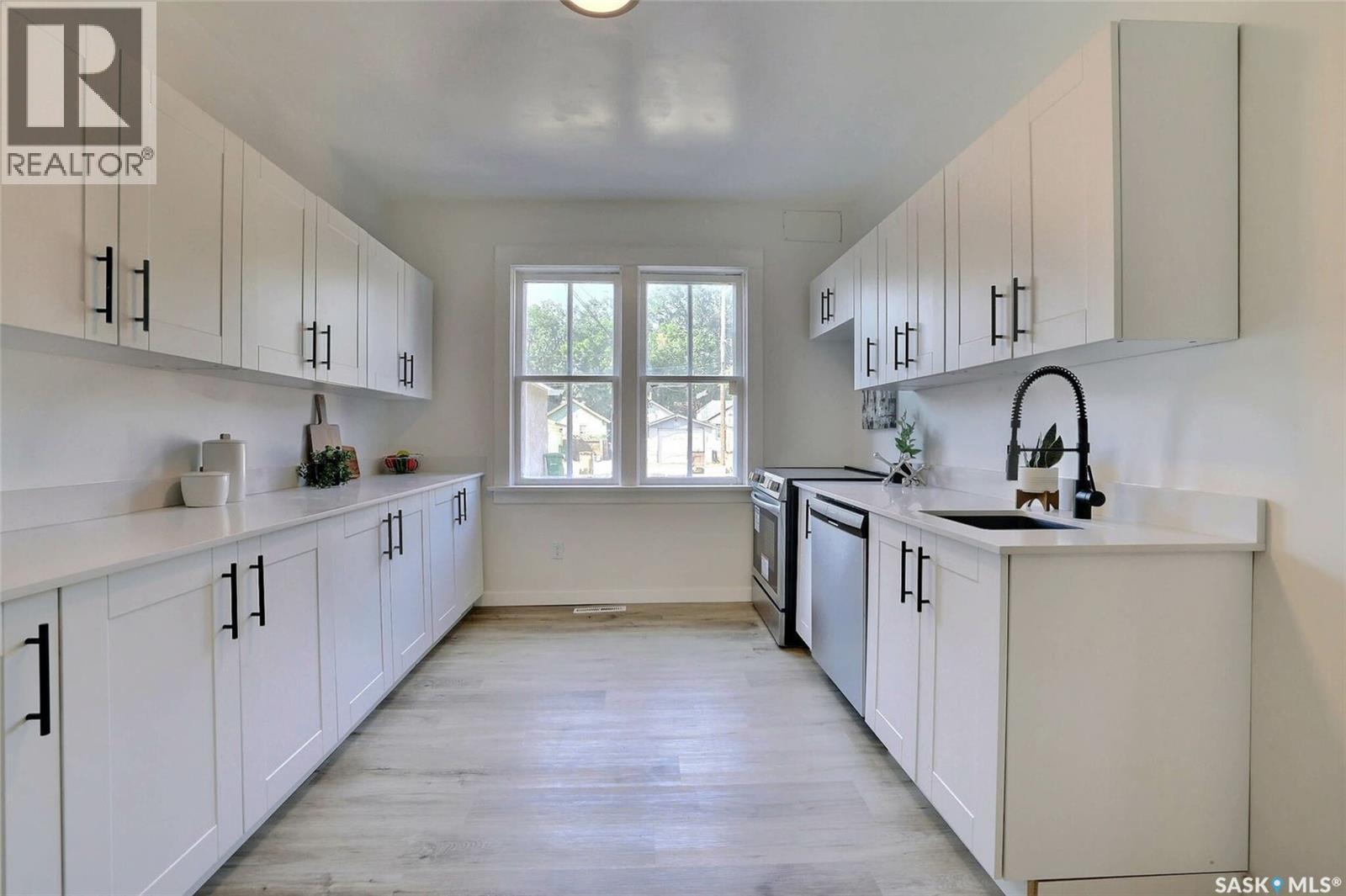 2050 Toronto Street, Regina, SK - Indoor Photo Showing Kitchen