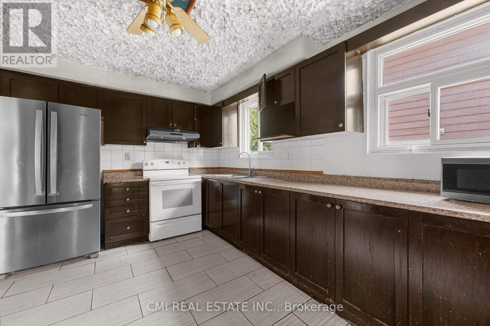 50 Apache Trail, Toronto, ON - Indoor Photo Showing Kitchen