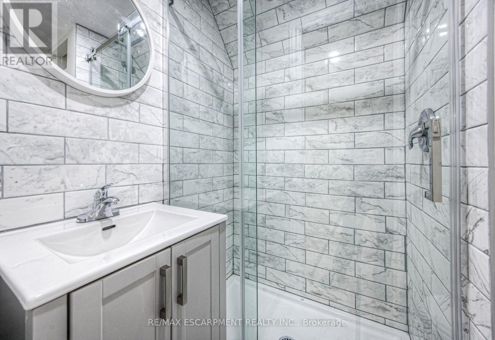 Second floor bathroom - 30 Young Street W, Waterloo, ON - Indoor Photo Showing Bathroom