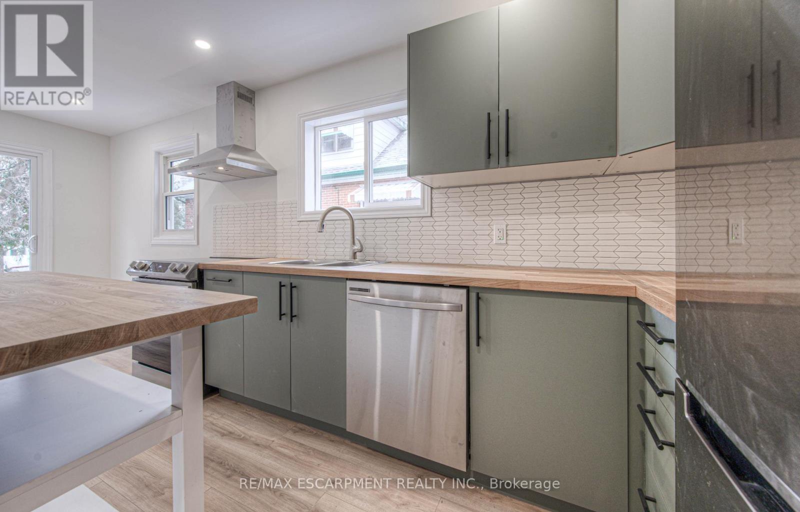 updated appliances - 30 Young Street W, Waterloo, ON - Indoor Photo Showing Kitchen With Upgraded Kitchen