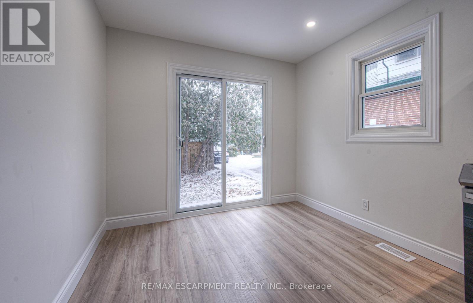 eat-in kitchen - 30 Young Street W, Waterloo, ON - Indoor Photo Showing Other Room