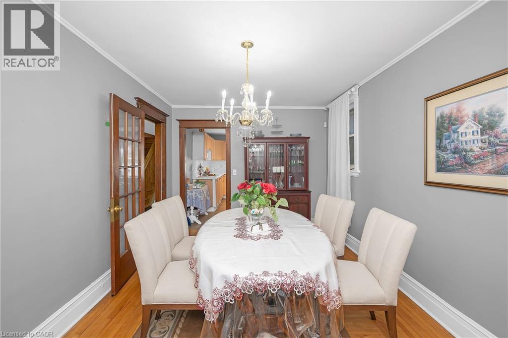 1088 King Street E, Hamilton, ON - Indoor Photo Showing Dining Room