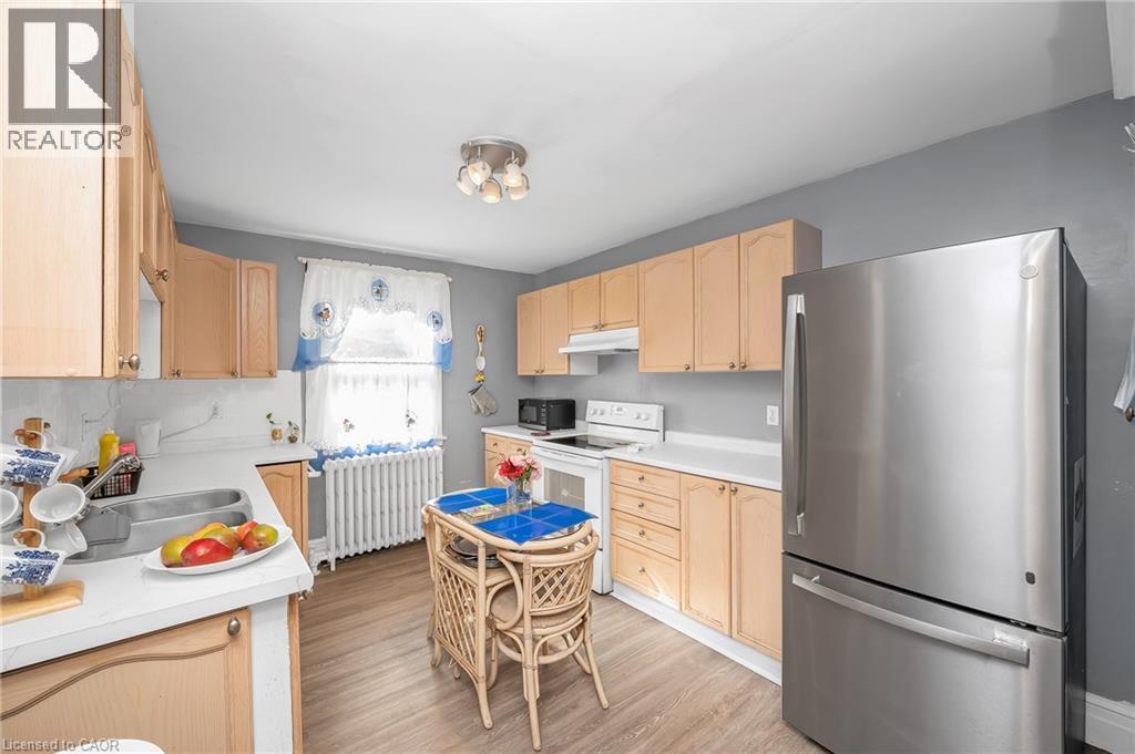 1088 King Street E, Hamilton, ON - Indoor Photo Showing Kitchen