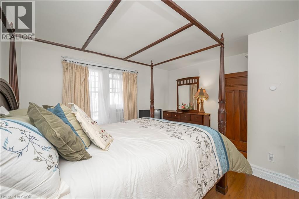 1088 King Street E, Hamilton, ON - Indoor Photo Showing Bedroom