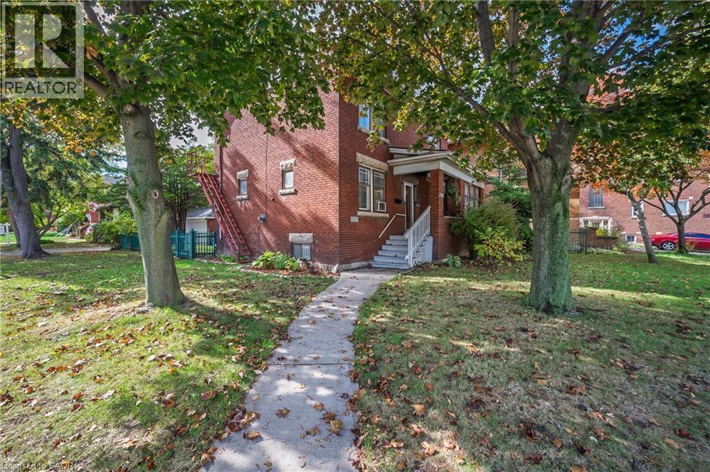 1088 King Street E, Hamilton, ON - Outdoor