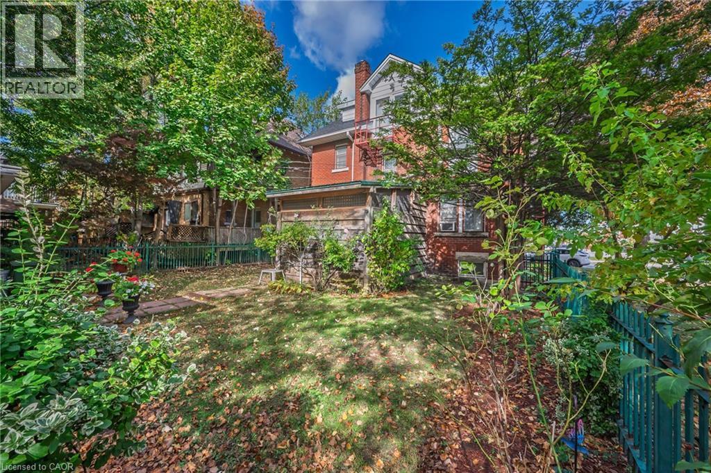 1088 King Street E, Hamilton, ON - Outdoor