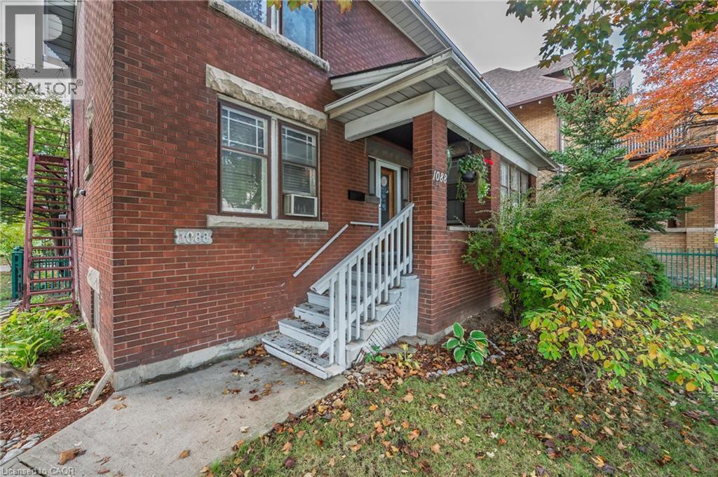 1088 King Street E, Hamilton, ON - Outdoor
