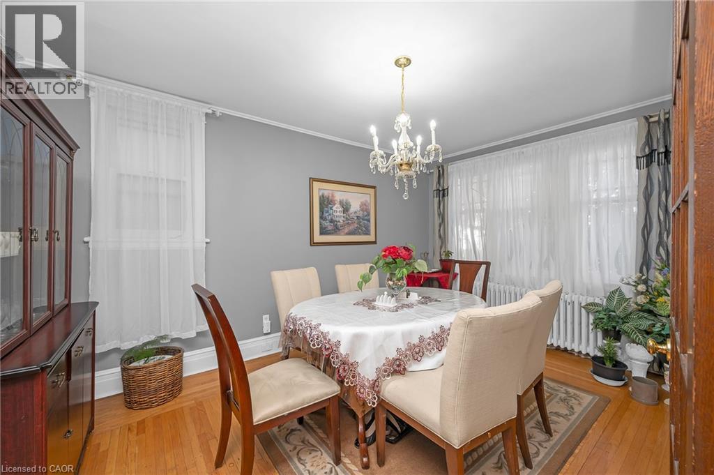 1088 King Street E, Hamilton, ON - Indoor Photo Showing Dining Room