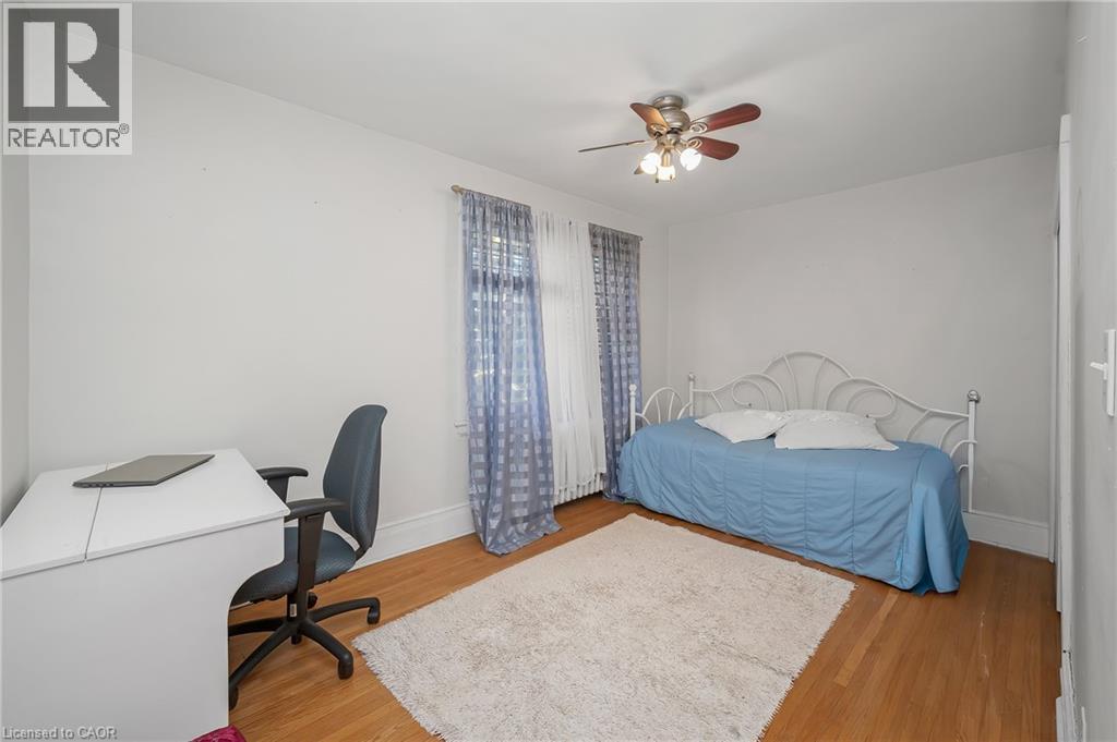 1088 King Street E, Hamilton, ON - Indoor Photo Showing Bedroom
