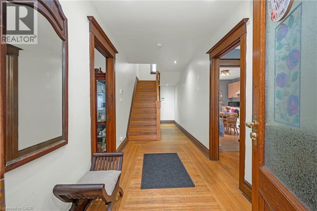 1088 King Street E, Hamilton, ON - Indoor Photo Showing Other Room