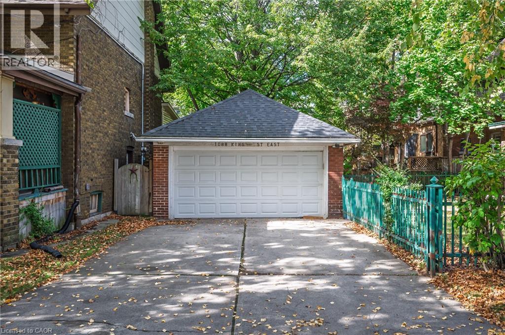 1088 King Street E, Hamilton, ON - Outdoor