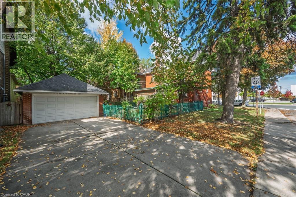 1088 King Street E, Hamilton, ON - Outdoor