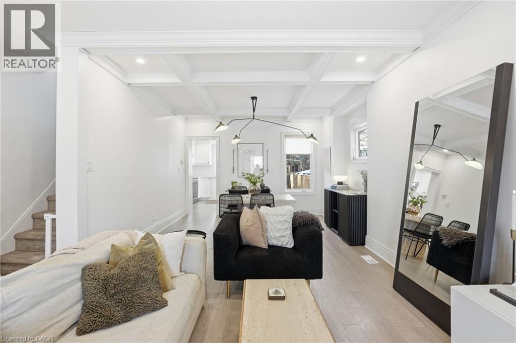 110 Kensington Avenue S, Hamilton, ON - Indoor