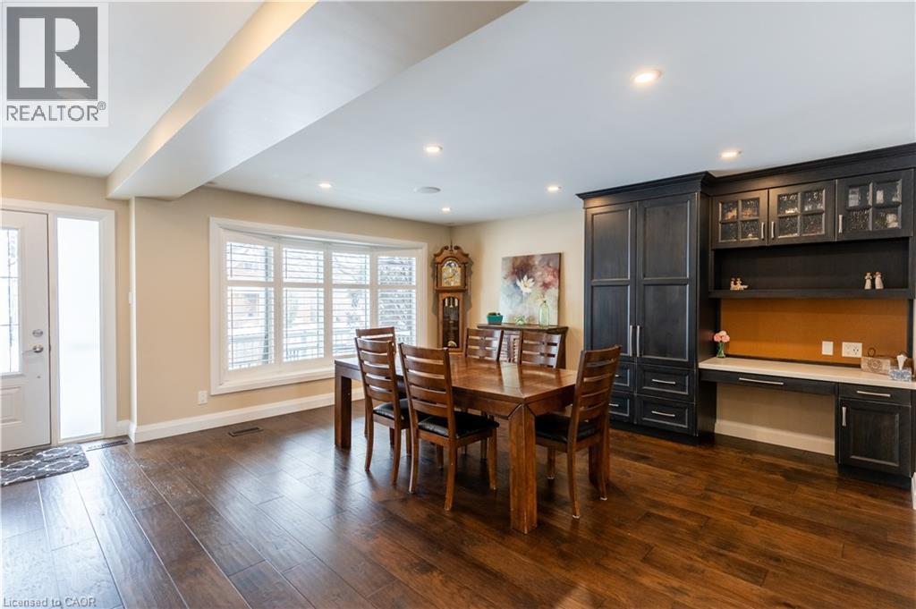 569 Rosseau Road, Hamilton, ON - Indoor Photo Showing Dining Room