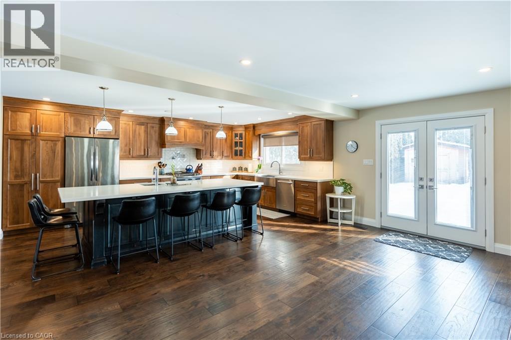 569 Rosseau Road, Hamilton, ON - Indoor Photo Showing Kitchen