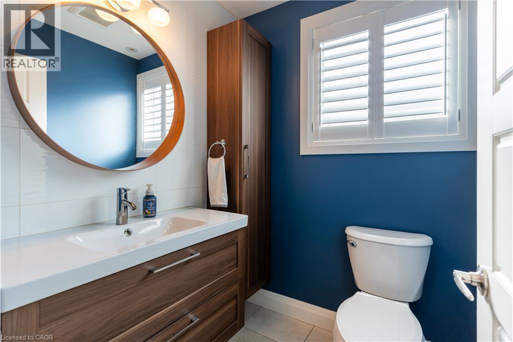 powder room on the main floor - 569 Rosseau Road, Hamilton, ON - Indoor Photo Showing Bathroom