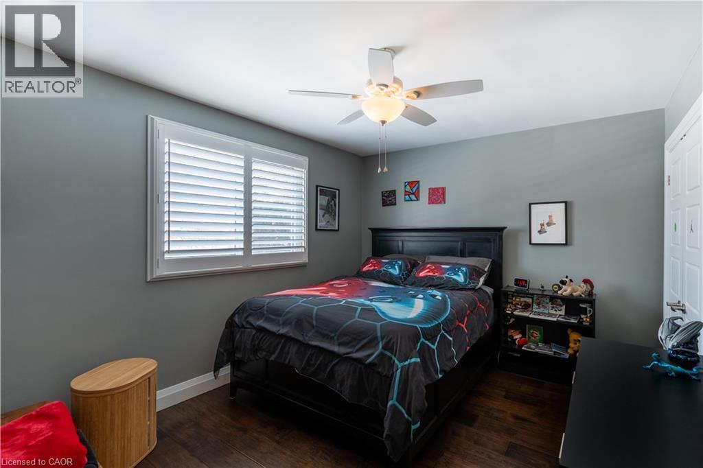 569 Rosseau Road, Hamilton, ON - Indoor Photo Showing Bedroom
