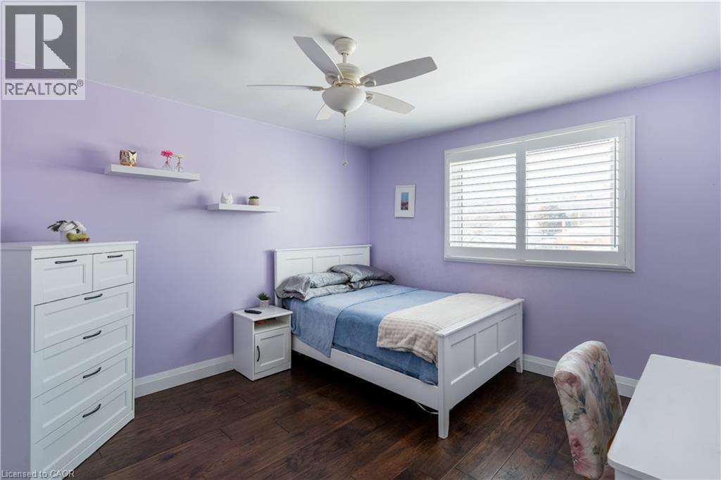 569 Rosseau Road, Hamilton, ON - Indoor Photo Showing Bedroom