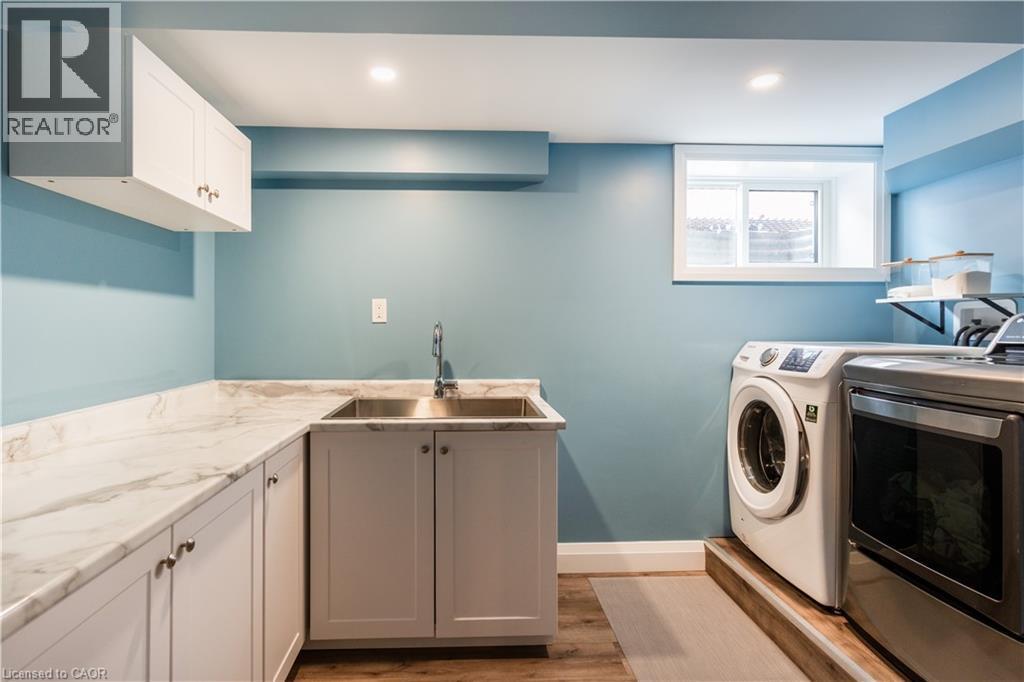 569 Rosseau Road, Hamilton, ON - Indoor Photo Showing Laundry Room