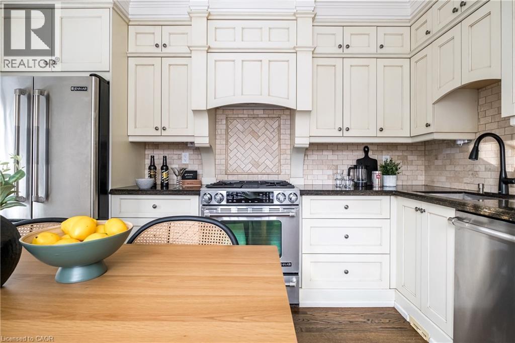 63 Dalewood Crescent, Hamilton, ON - Indoor Photo Showing Kitchen With Stainless Steel Kitchen With Upgraded Kitchen