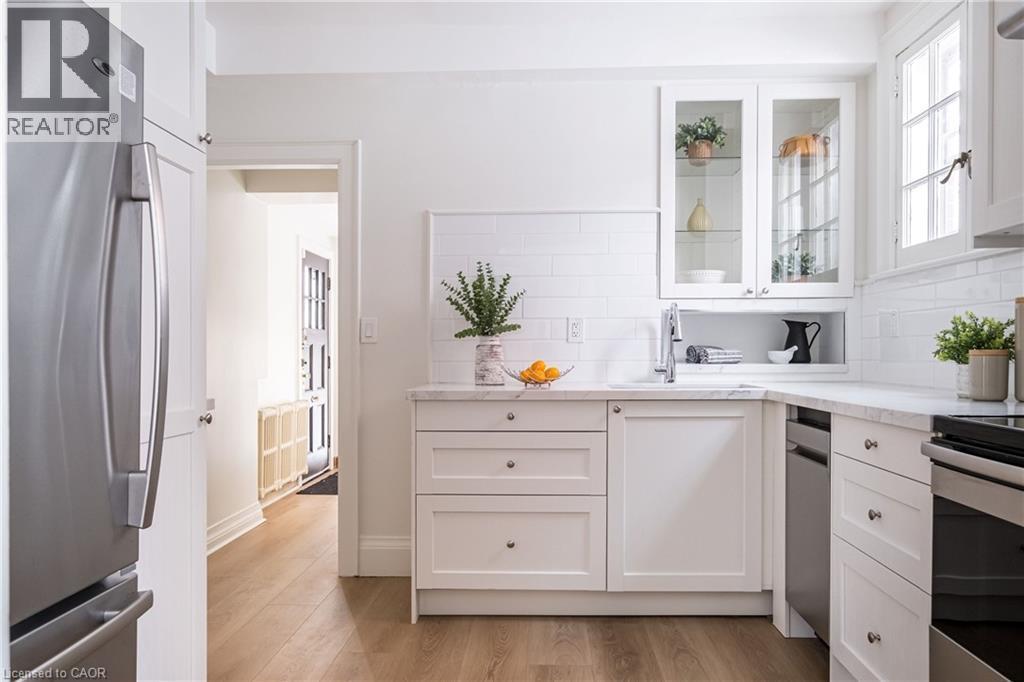 63 Dalewood Crescent, Hamilton, ON - Indoor Photo Showing Kitchen