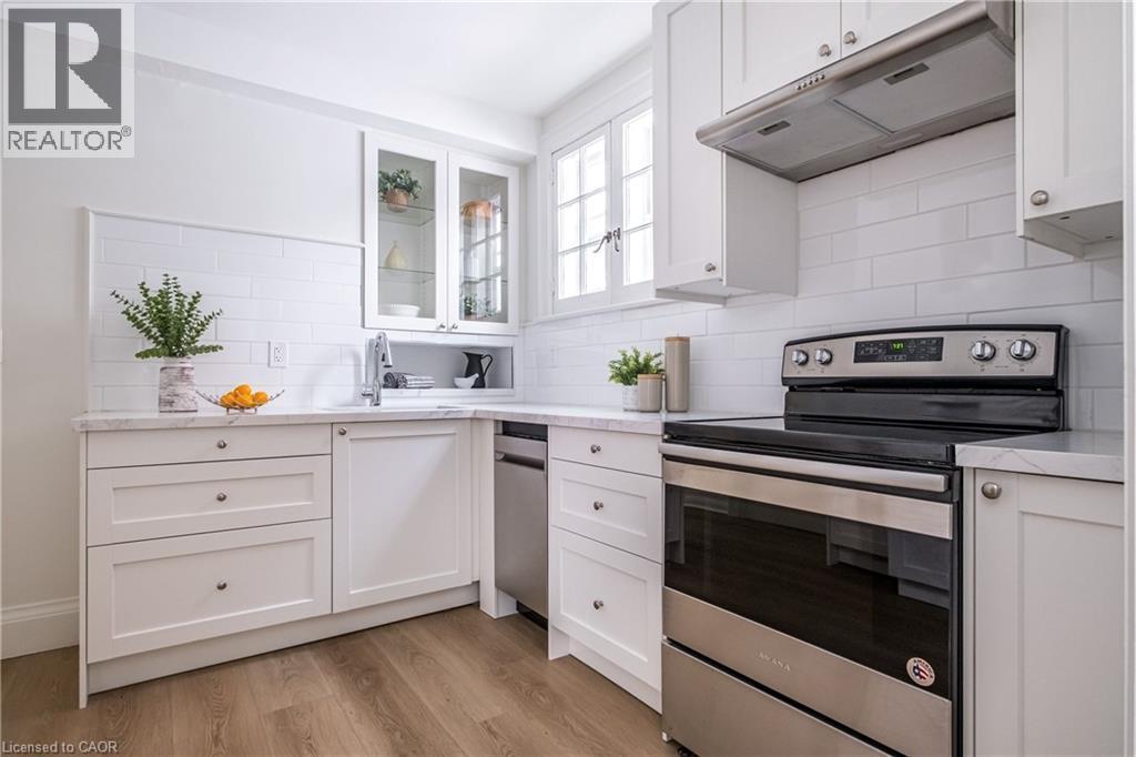 63 Dalewood Crescent, Hamilton, ON - Indoor Photo Showing Kitchen
