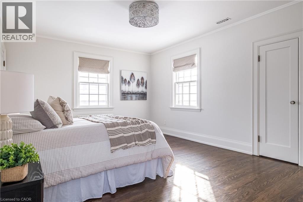 63 Dalewood Crescent, Hamilton, ON - Indoor Photo Showing Bedroom