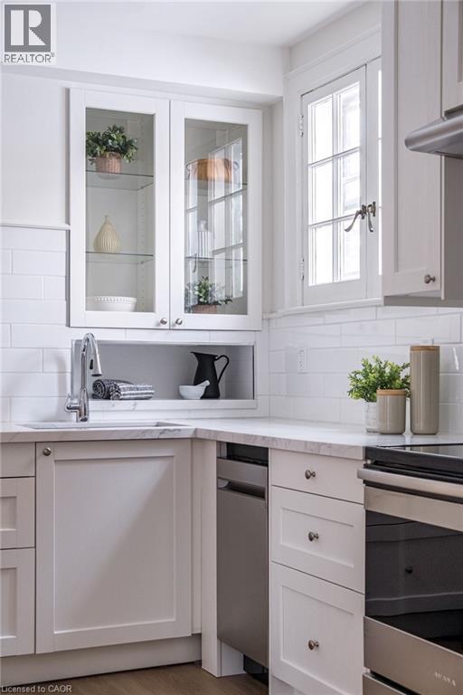 63 Dalewood Crescent, Hamilton, ON - Indoor Photo Showing Kitchen