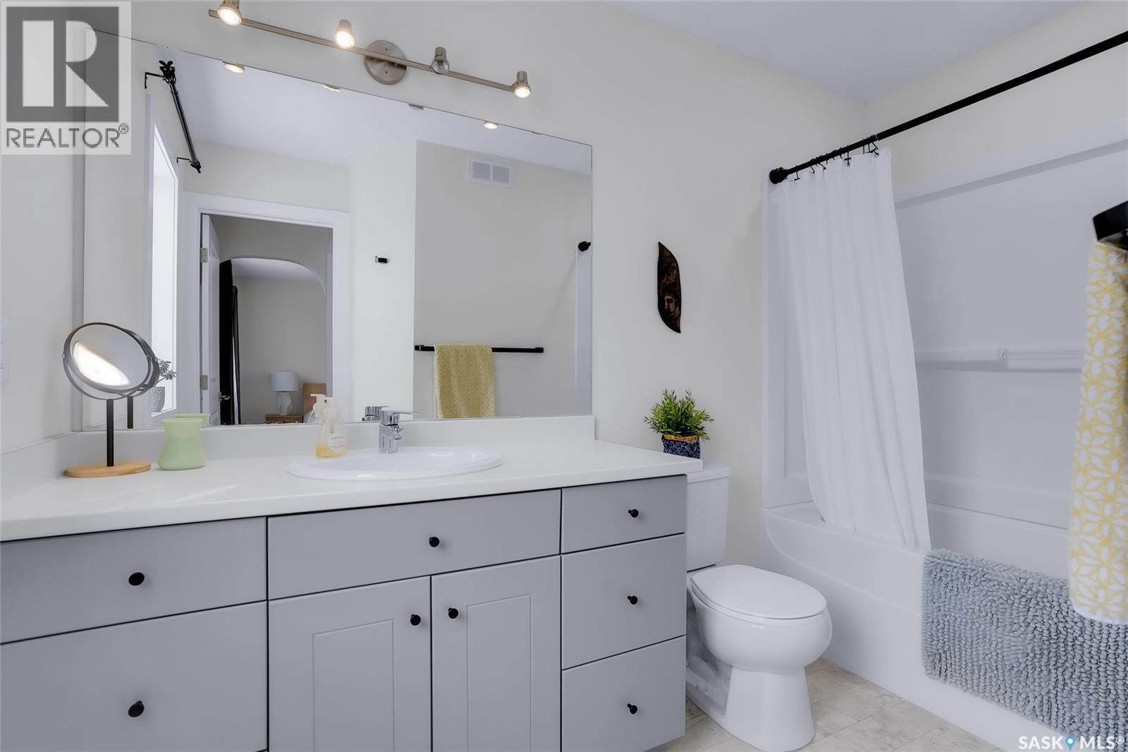 1059 Kolynchuk Crescent, Saskatoon, SK - Indoor Photo Showing Bathroom