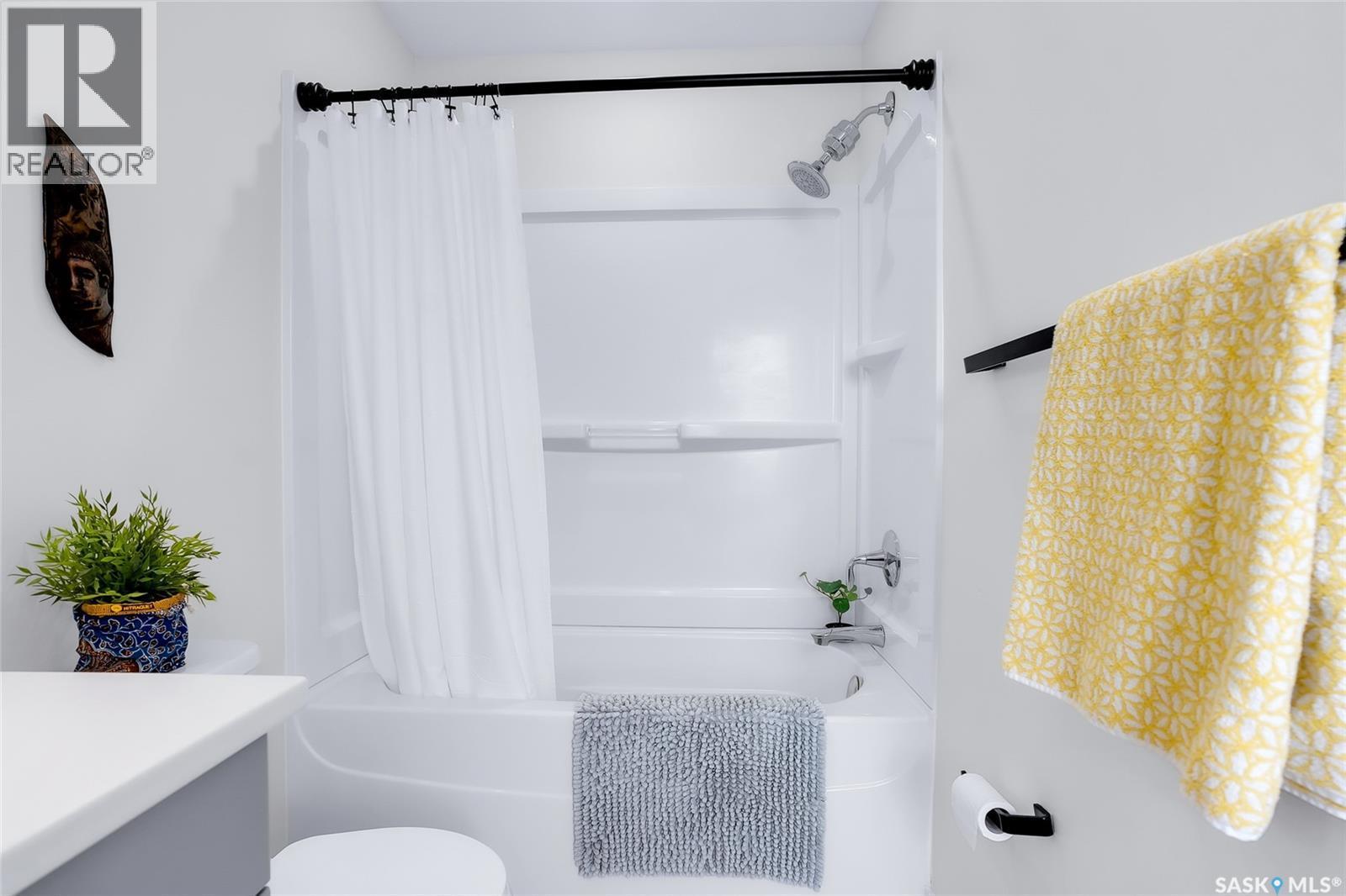 1059 Kolynchuk Crescent, Saskatoon, SK - Indoor Photo Showing Bathroom