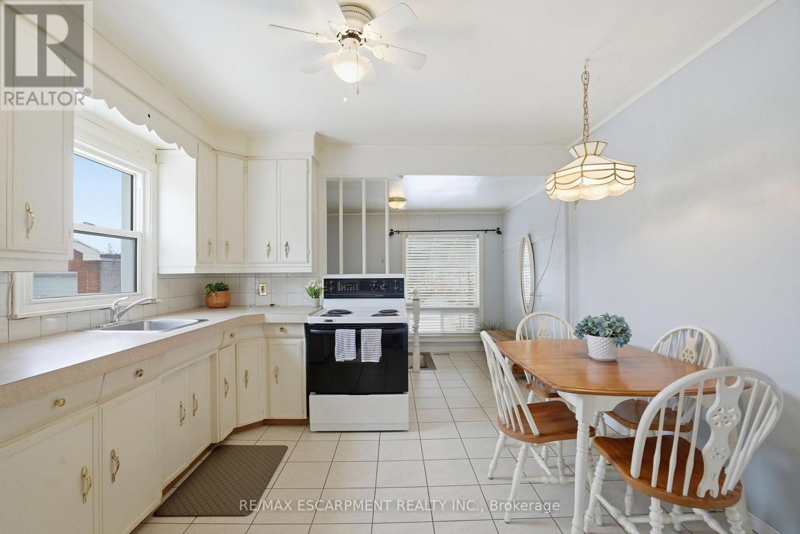 363 Limeridge Road E, Hamilton, ON - Indoor