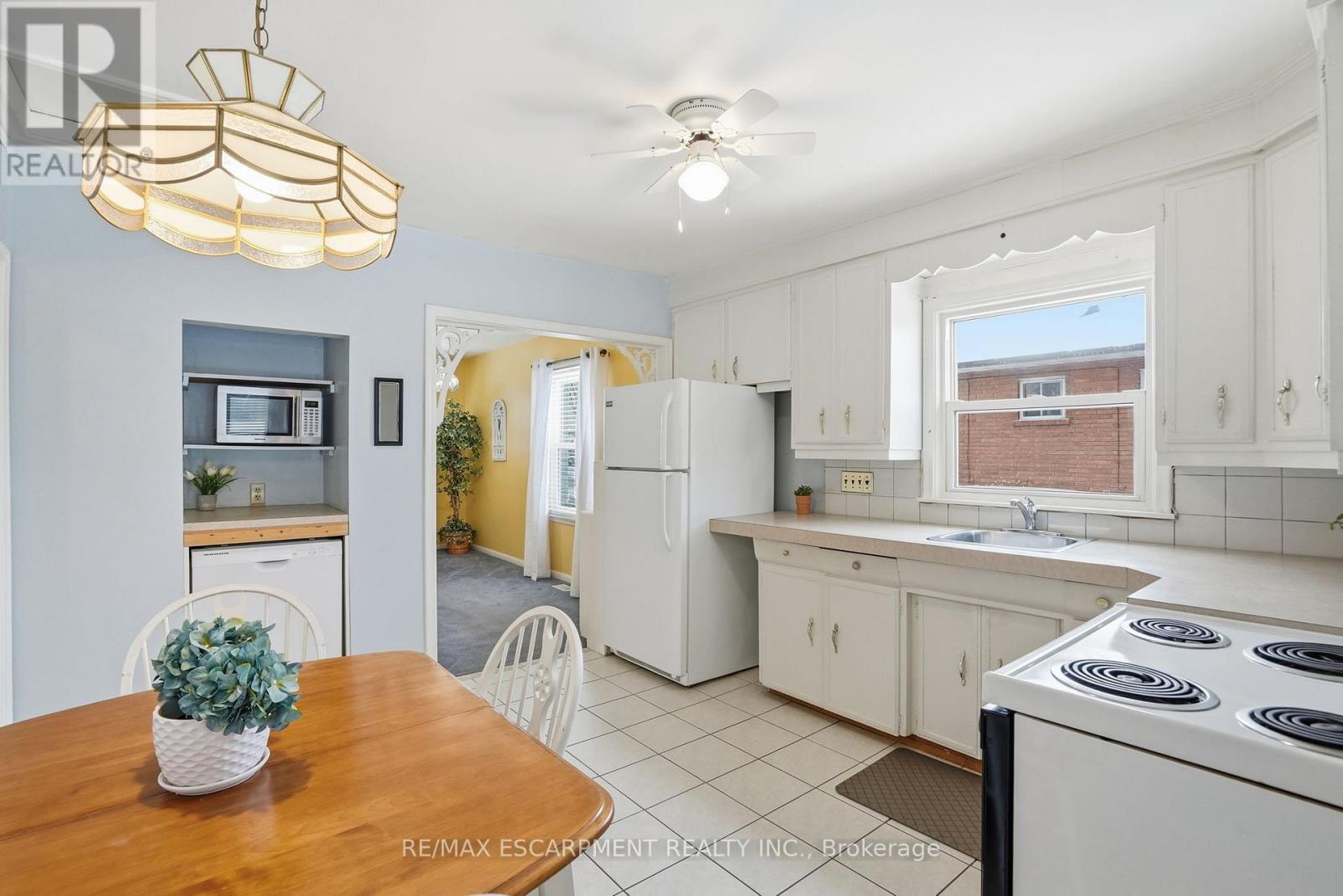 363 Limeridge Road E, Hamilton, ON - Indoor