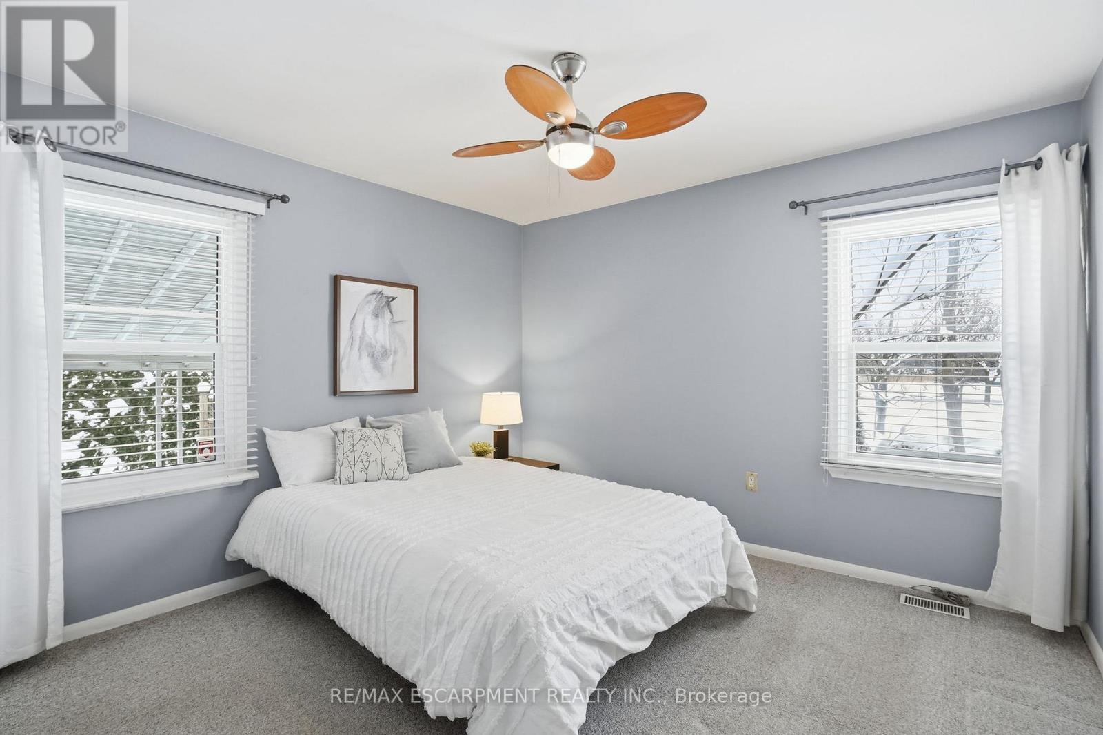 363 Limeridge Road E, Hamilton, ON - Indoor Photo Showing Bedroom