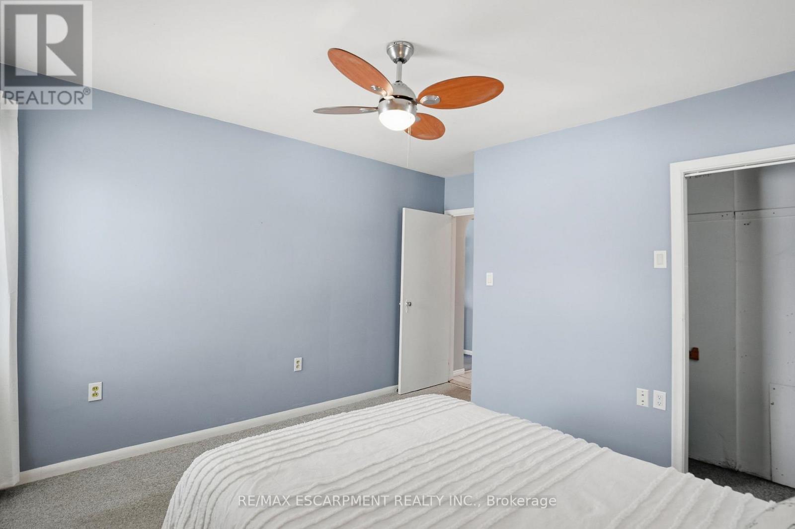 363 Limeridge Road E, Hamilton, ON - Indoor Photo Showing Bedroom