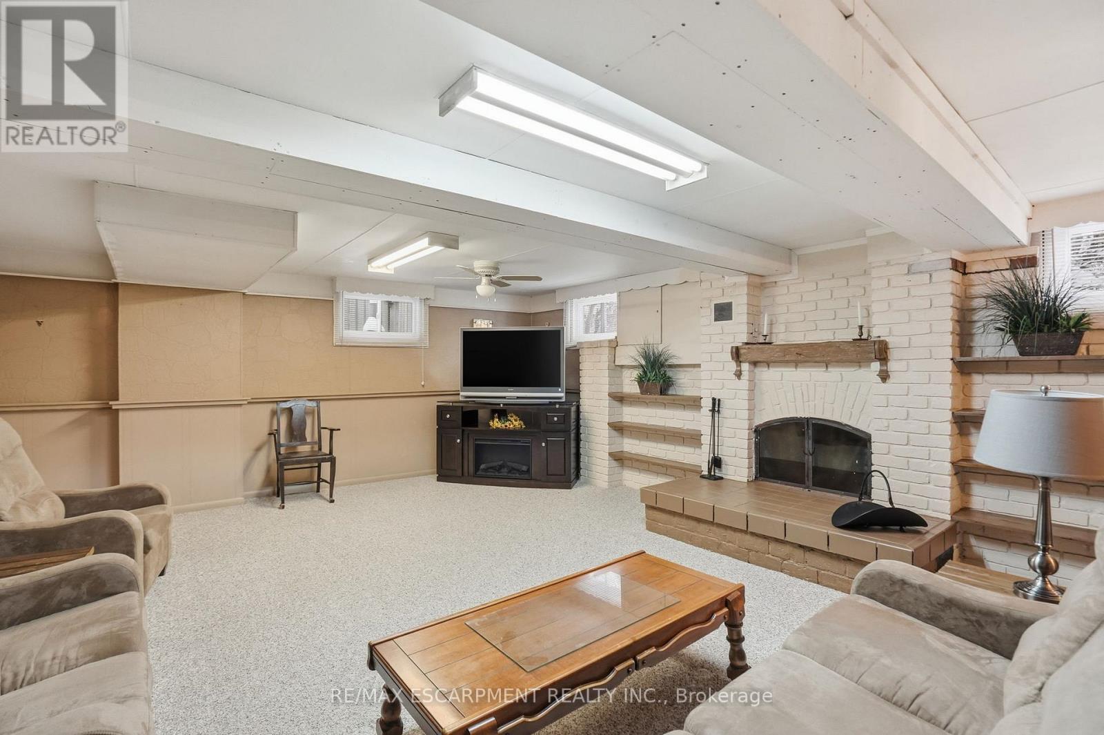 363 Limeridge Road E, Hamilton, ON - Indoor With Fireplace