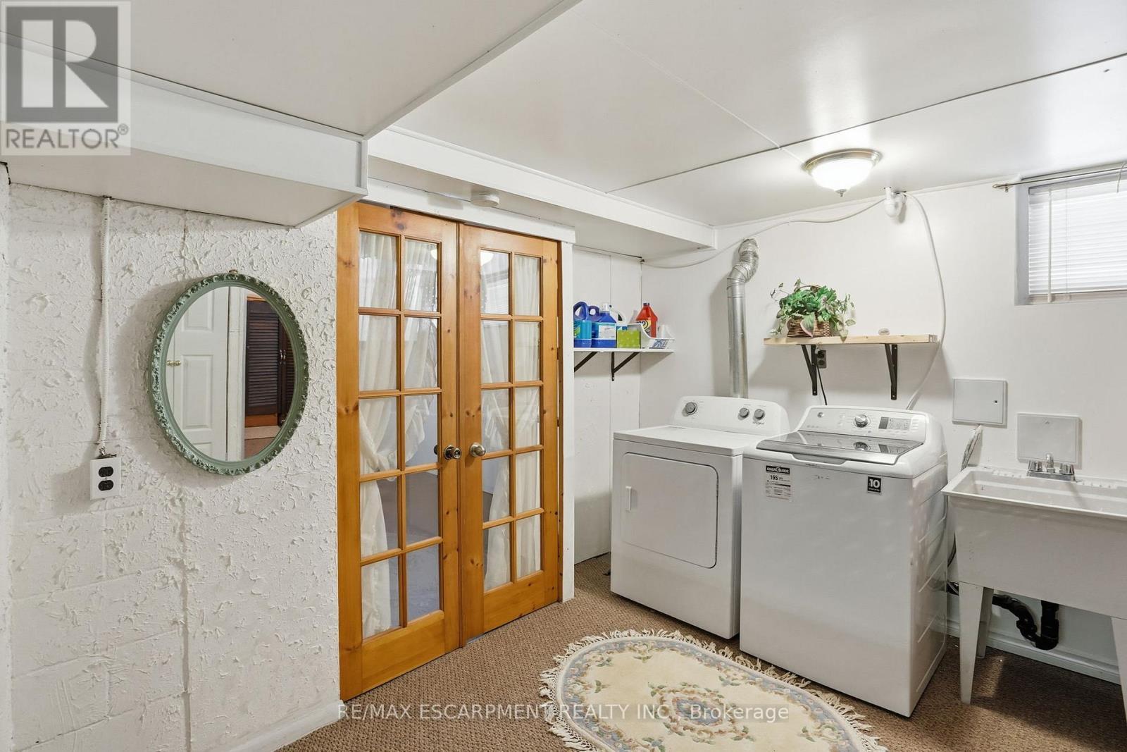 363 Limeridge Road E, Hamilton, ON - Indoor Photo Showing Laundry Room
