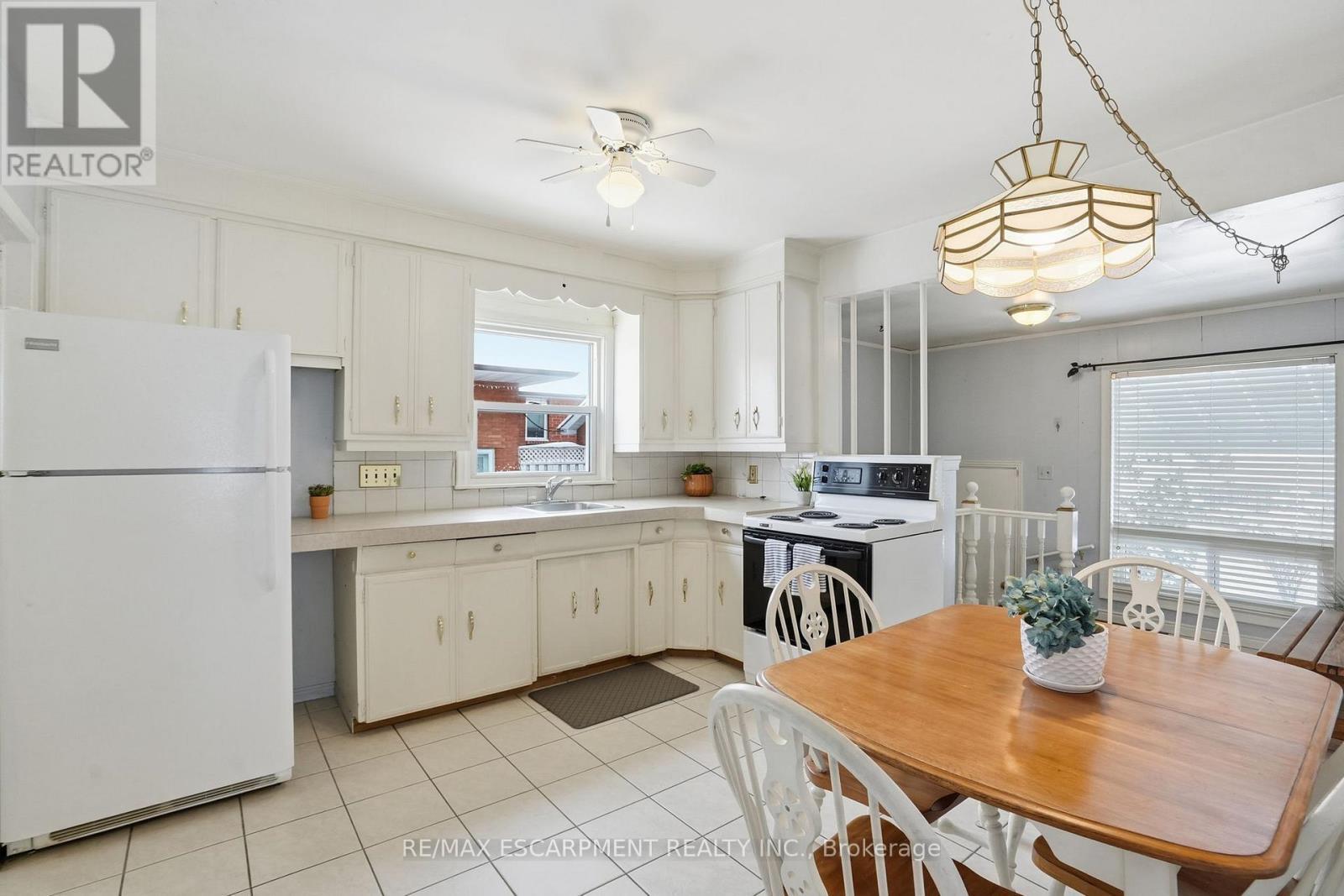 363 Limeridge Road E, Hamilton, ON - Indoor